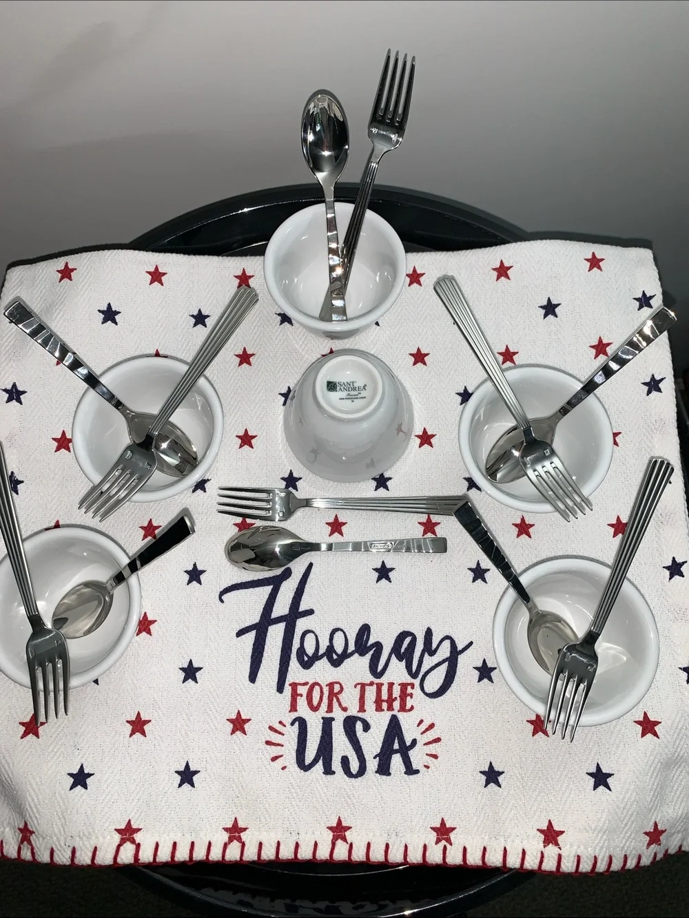 ONEIDA 18 Pc Set for 6 Guests - High End Dipping Party